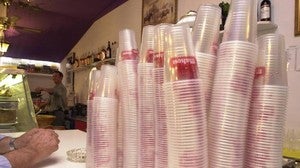 Los diez productos de plástico que con más frecuencia llegan a los mares de Europa