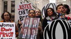 Manifestación en NY contra Harvey Weinstein