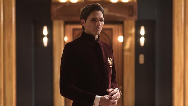 Andrés Velencoso como Omar Ahmadí en «Velvet Colección»