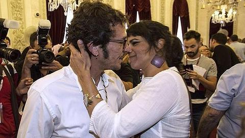 Kichi, junto a su pareja, Teresa Rodríguez