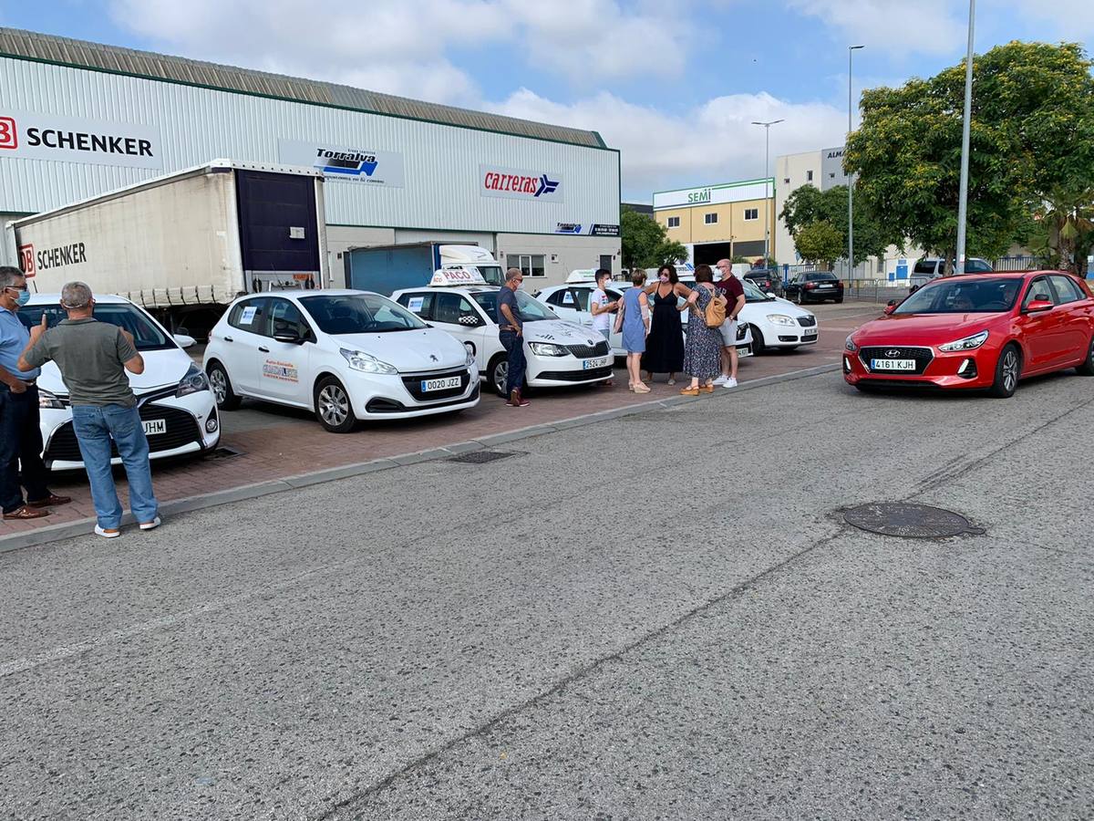 Protesta de las autoescuelas en Cádiz y Jerez