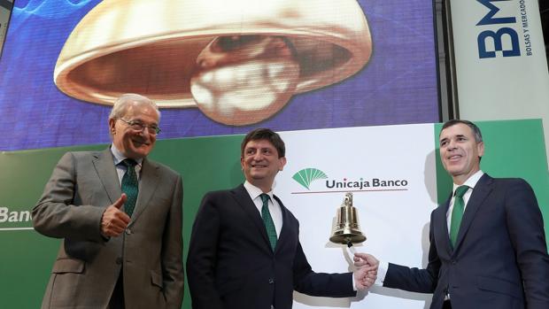 Azuaga (presidente), Sánchez del Villar (consejero delegado) y Pablo González (director general financiero)