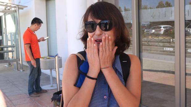 Juana Rivas, en el aeropuerto de Granada