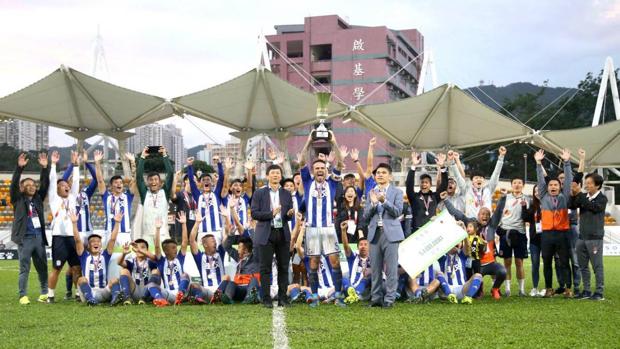 Fran González levanta el título de campeón de la Sapling Cup