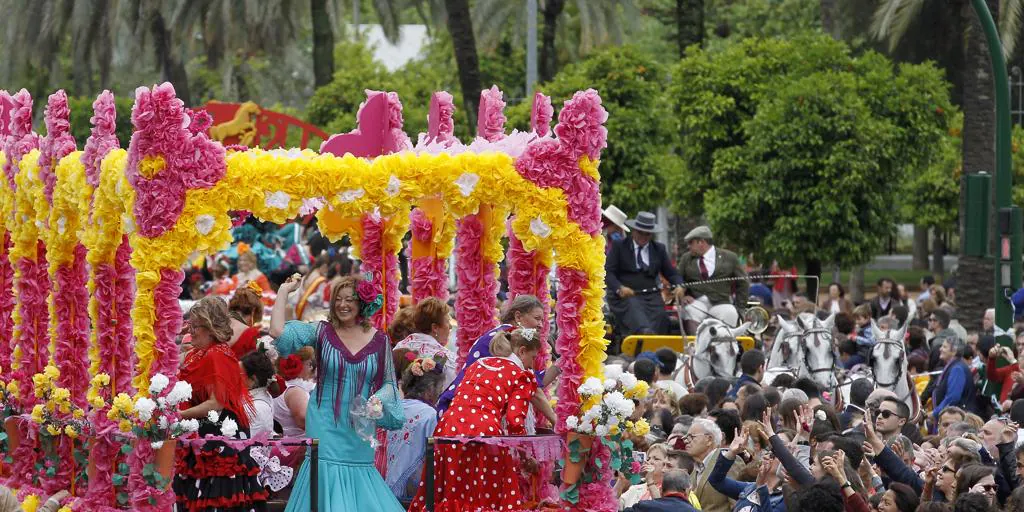 La Batalla de las Flores «disparará» 90.000 claveles en Córdoba el 5 de