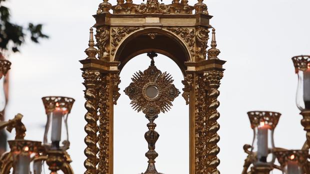 Custodia del Corpus Christi de la parroquia de Beato Álvaro de Córdoba durante su salida procesional