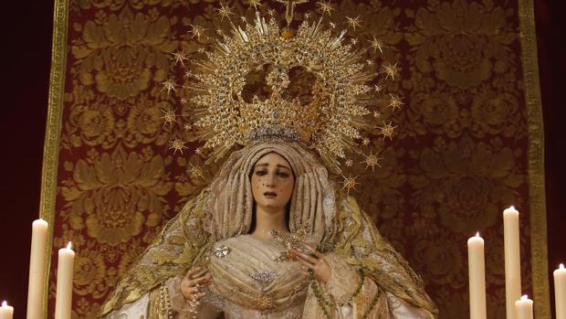 María Santísima de la Paz y Esperanza durante sus cultos del 2019 en la iglesia conventual del Santo Ángel