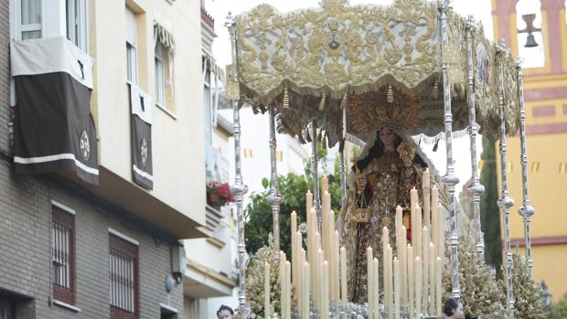 Nuestra Señora del Carmen de San Cayetano de Córdoba procesiona por las calles de su barrio