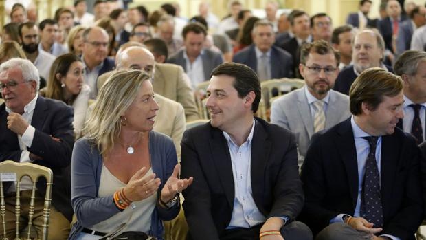 Isabel Albás y José María Bellido, durante una conferencia posterior a su reunión