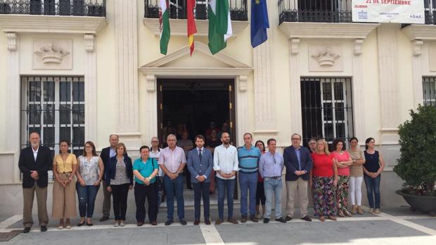 Concentración ante las puertas del Ayuntamiento de Cabra