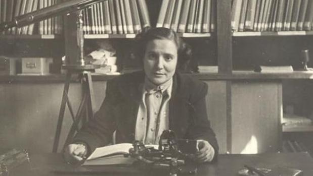 Antonia Ferrín Moreiras en su despacho del Observatorio de Santiago de Compostela