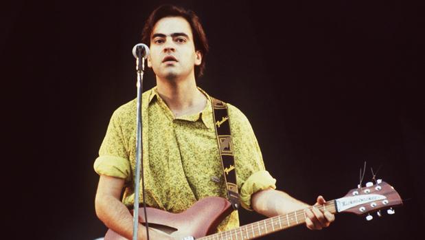Enrique Urquijo, durante un concierto de Los Secretos en el Parque de Atracciones de Madrid en agosto del 89
