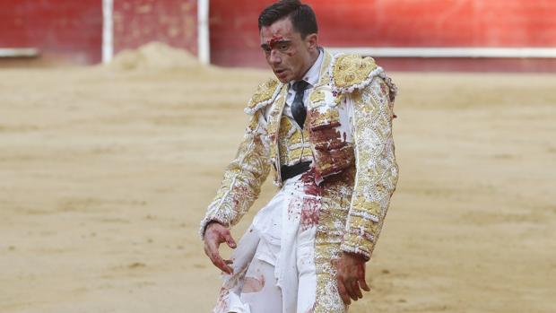 Paco Ureña, hecho un eccehomo tras la cogida
