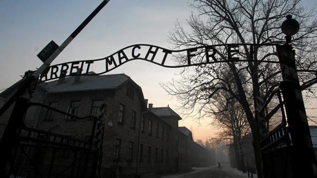 Entrada al campo de concentración de Auschwitz Birkenau