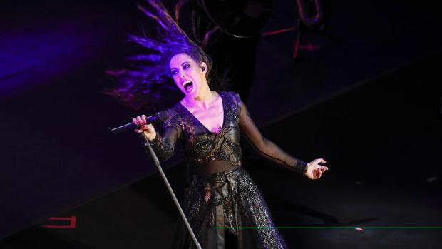 La cantante Malú, desatada durante uno de sus conciertos recientes