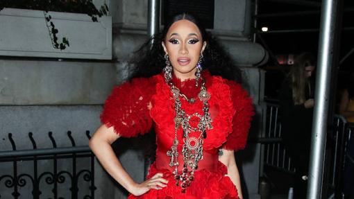 La cantante Cardi B posa durante una fiesta organizada por la revista Harper's Bazaar