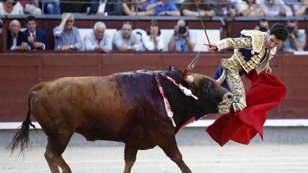 Tomás Campos fure prendido hasta dos veces por el tercero de la tarde
