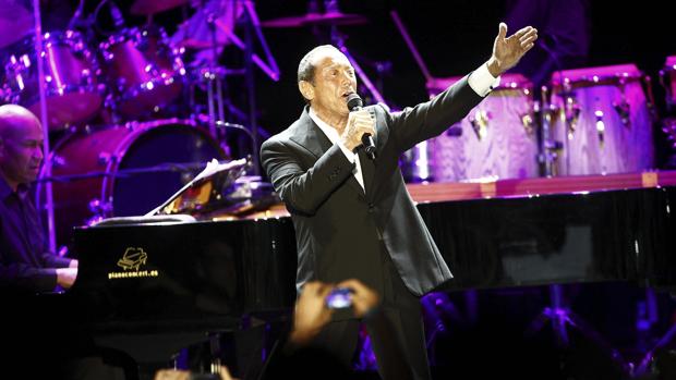 Paul Anka, durante un concierto en 2014 en Barcelona