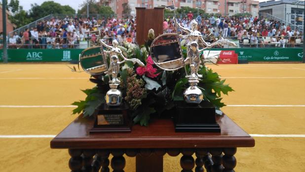 Trofeos para campeón y subcampeón de la Copa Sevilla 2018