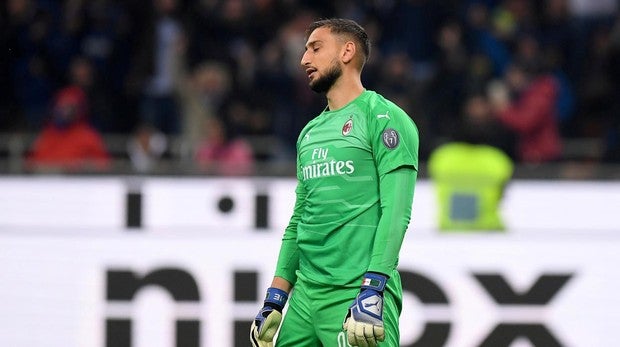 Donnarumma se lamenta tras su error en el derbi contra el Inter