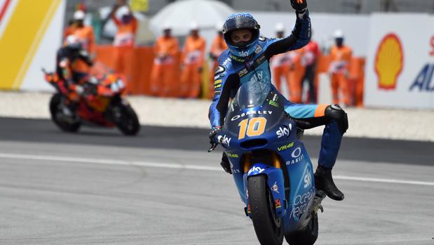 Luca Marini celebra su victoria en Malasia