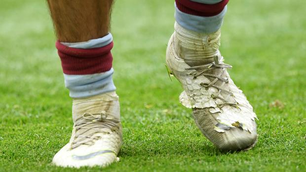Botas de Jack Grealish durante el partido ante el Derby County