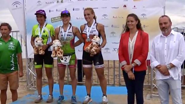 Imagen del podio de categoría femenina.