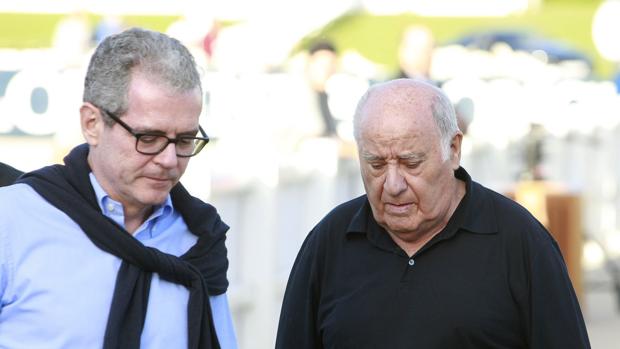 Amancio Ortega, fundador de Inditex, junto al presidente de la empresa, Pablo Isla