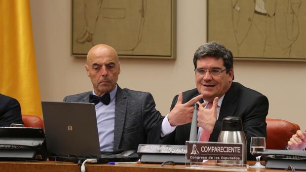 Jose Luis Escriba presidente de AIREF (derecha de la imagen)