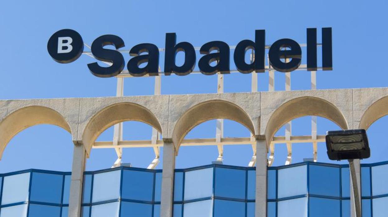 Banco Sabadell Gana 120,6 Millones, Un 67% Menos, Tras Sanear Su ...