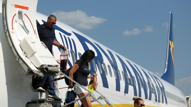 La compañía culpa de las cancelaciones «a la constate falta de personal ATC» y «a la huelga inncesaria» de sus pilotos