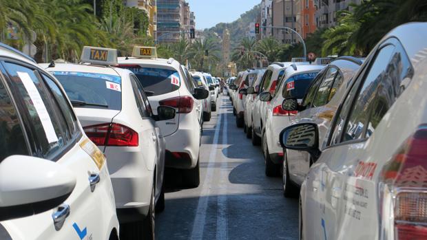 Élite Taxi y Plataforma Caracol, se han manifestado este lunes por el centro de Madrid