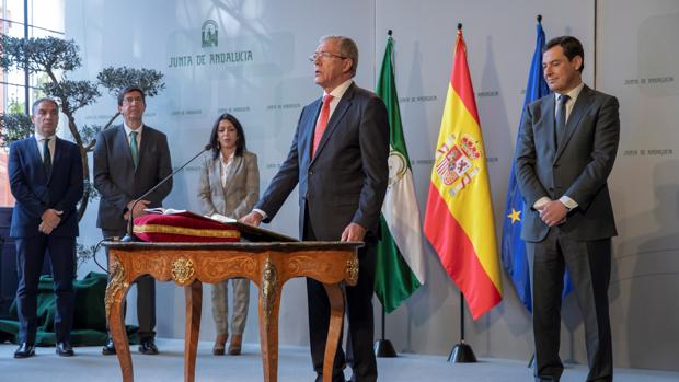 Rogelio velasco, nuevo consejero de Economía, en el acto de toma de posesión del cargo