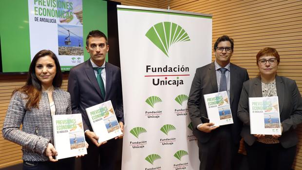 Cristina Rico, Rafael López del Peso, Rafael Muñoz y Felisa Becerra, en la presentación del informe