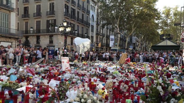 Ambiente en las Ramblas una semana después al atentado