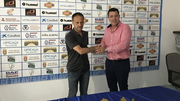 Fran Alcoy con el presidente, José Antonio Dorado, este viernes