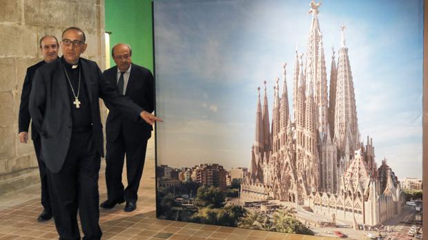 El cardenal arzobispo de Barcelona, Juan José Omella, presenta a la prensa la muestra «Gaudí y la Sagrada Familia».