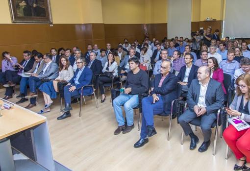 Público que ha acudido al acto de Aguas de Alicante y la Fundación Aquae