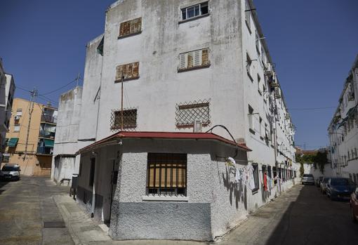 El barrio conocido como «Los Elementos» es obrero y de rentas muy bajas en una población con la renta per cápita más alta de España.