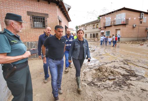 El delegado del Gobierno este domingo junto a la alcaldesa del municipio recorren la zona afectada
