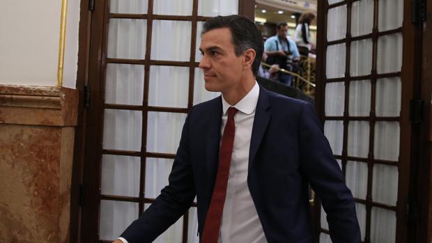 Pedro Sánchez ayer saliendo del pleno del Congreso de los Diputados.
