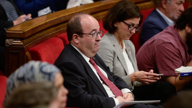 El líder del PSC, Miquel Iceta, en un pleno en el Parlament de Cataluña, en octubre