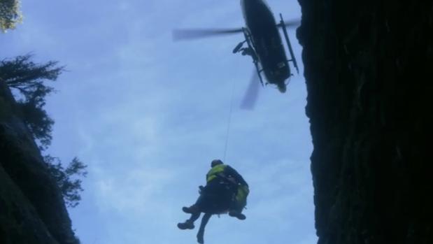 Los especialistas de la Guardia Civil, en olena operación de rescate