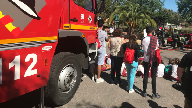 Bomberos del Consorcio Provincial de Castellón en una demostración al público