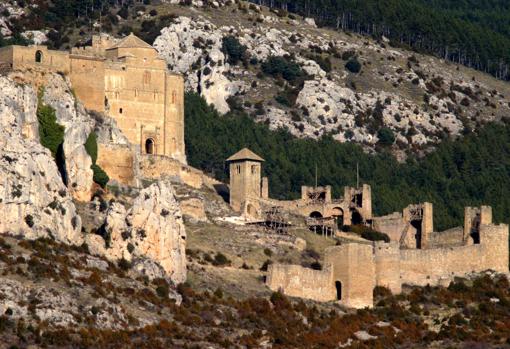 Vista panorámica del castillo de Loarre (Huesca)