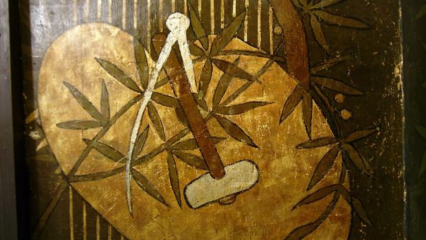 El compás y la maza, símbolos de la masonería
