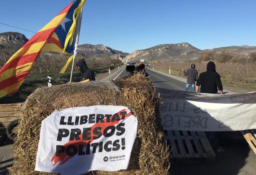 Otra de las imágenes del corte de carretera que han distribuido los CDR
