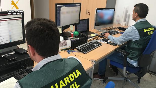 Durante seis meses, los agentes han seguido el rastro que este depredador sexual iba dejando en redes sociales