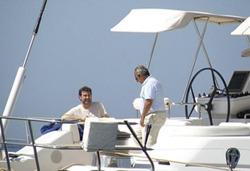 Anxo Quintana, a bordo del yate del constructor Jacinto Rey