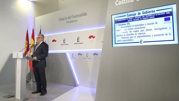 El consejero de Educación, Cultura y Deportes, Ángel Felpeto, en rueda de prensa
